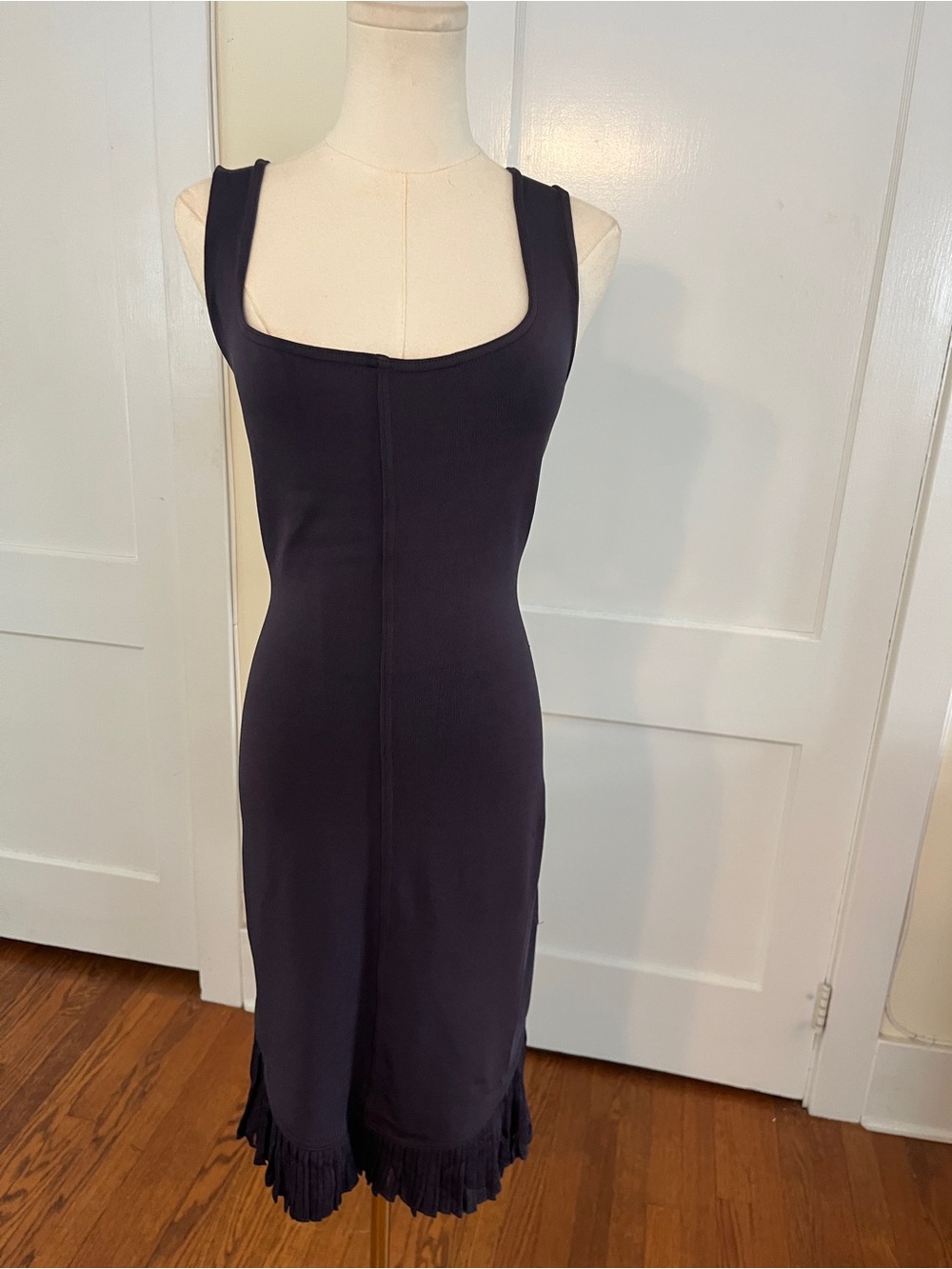 Alaïa’s Purple Flirt Dress — Sculpted Curves, Irresistible Movement